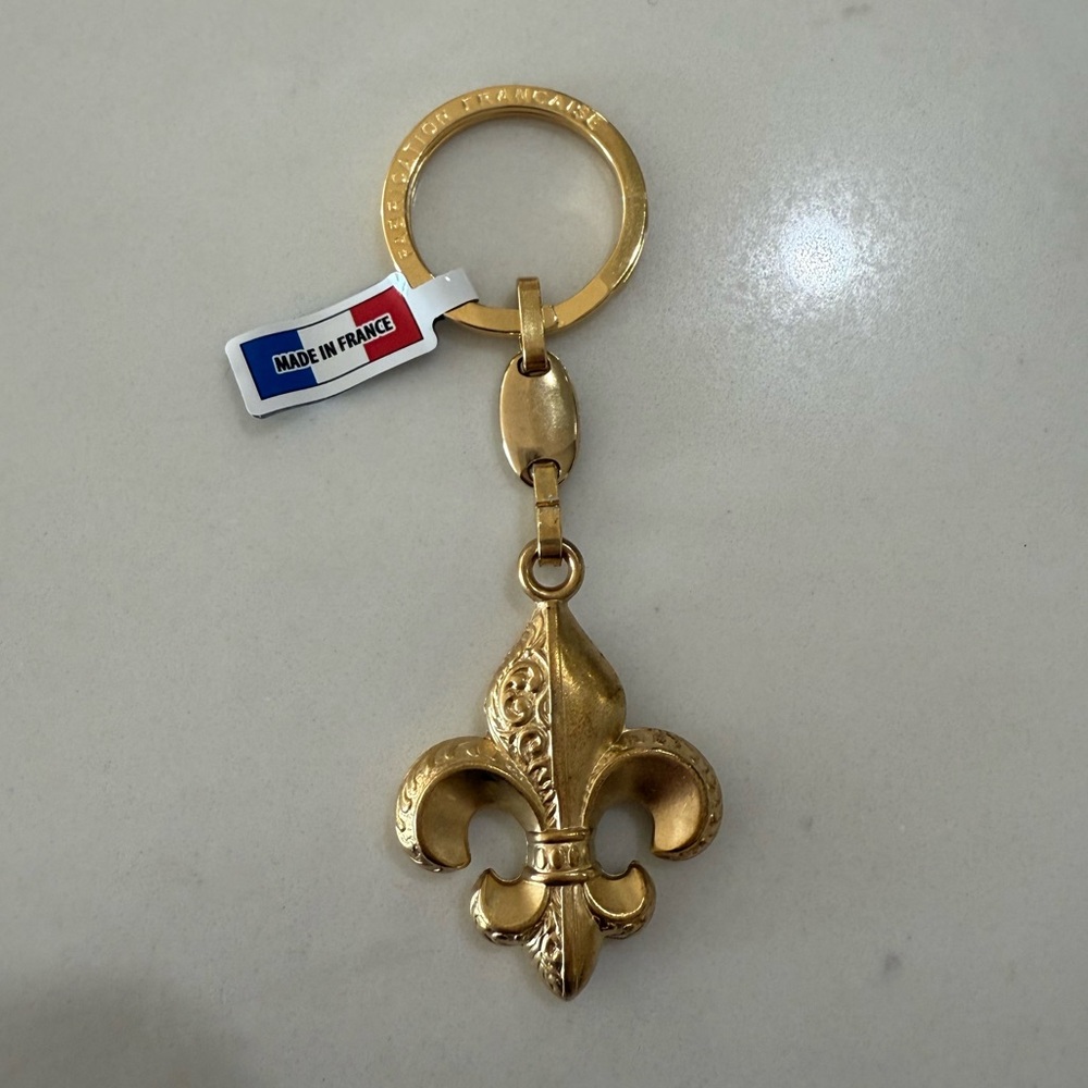 NEW Versailles Palace Fleur De Lis Dore Gold Key Ring